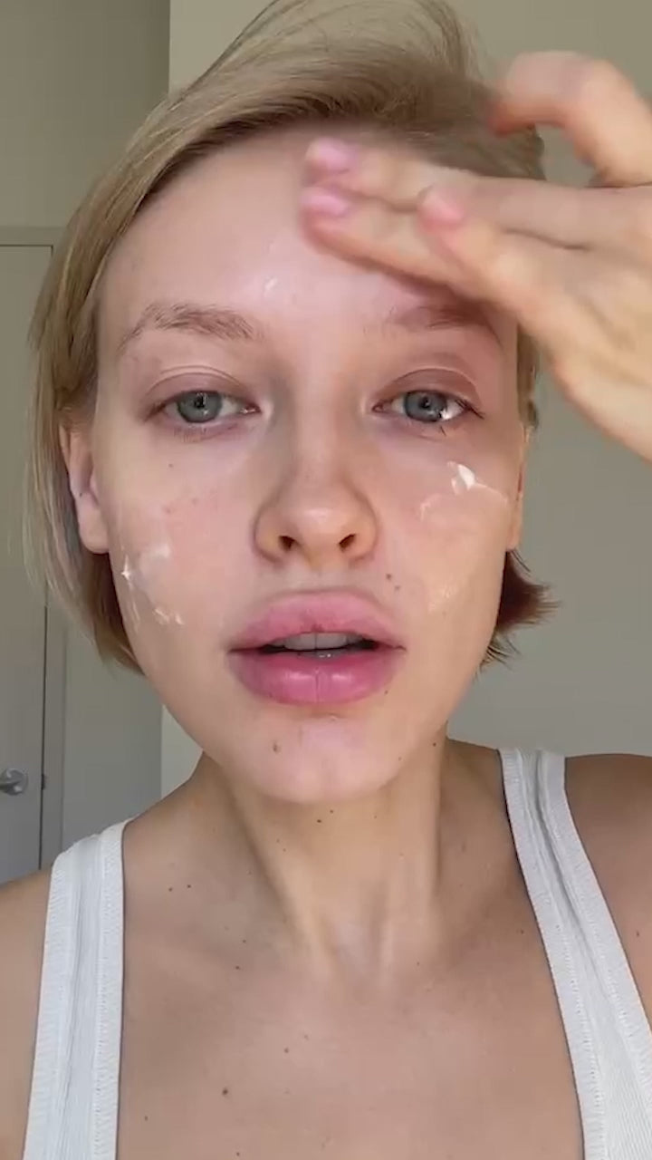 Video applying d'Alba White Truffle Double Serum & Cream